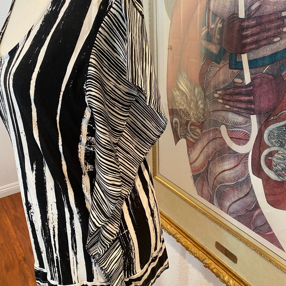 Black and white blouse - Picture 7 of 10